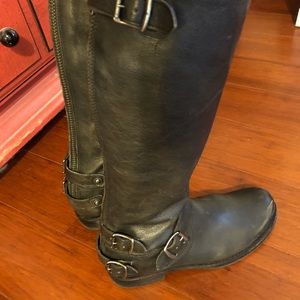FRYE Veronica back zip boots